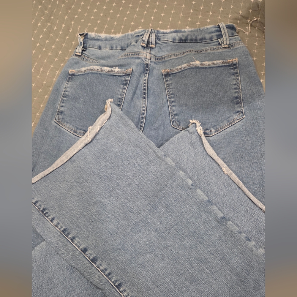 Good American Flare Jeans - Picture 2 of 4